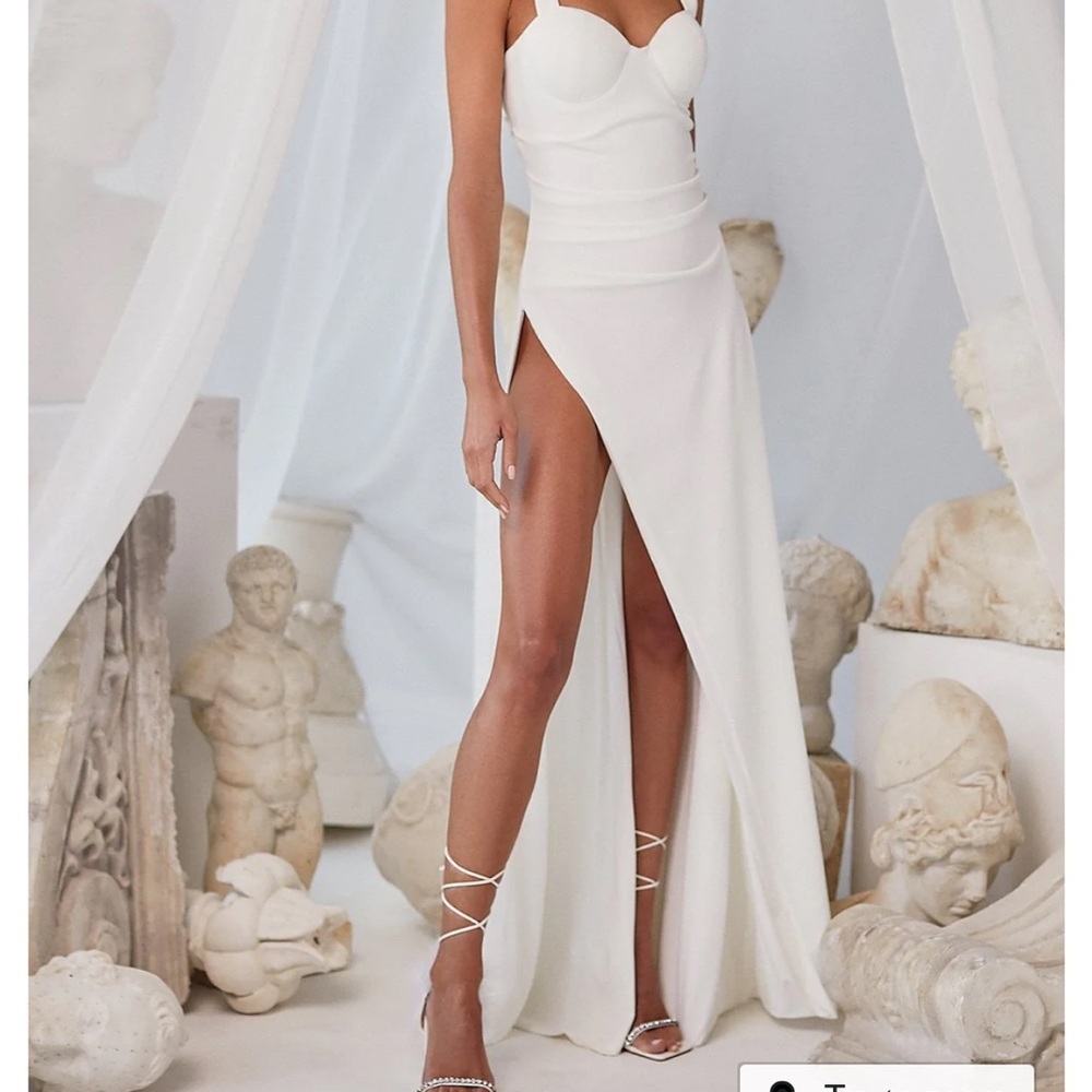 Elegant White Evening Gown - Picture 5 of 6